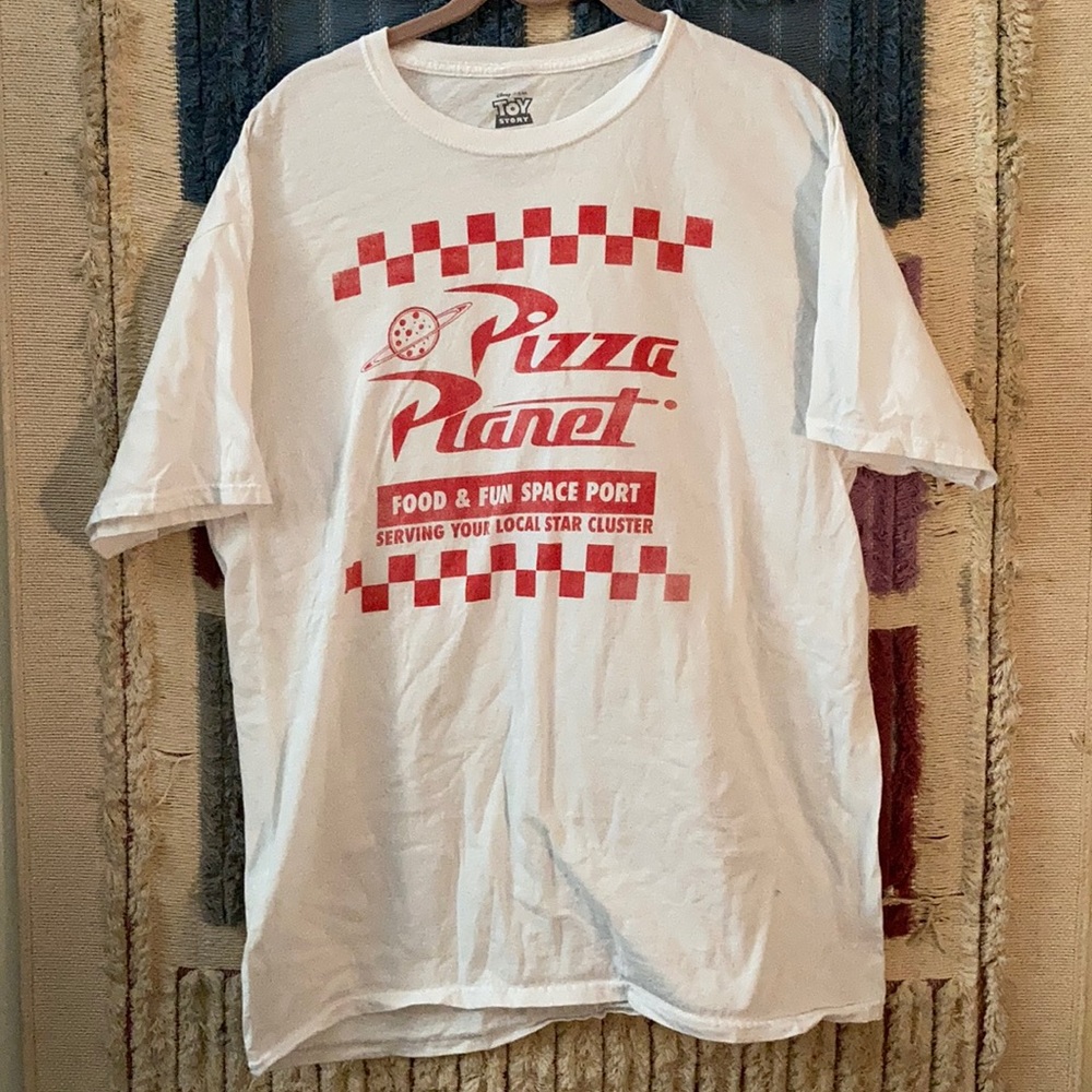 Pizza planet tee men’s L
